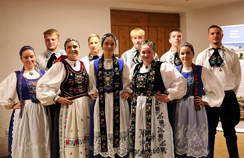 Jugendtanzgruppe Böblingen – drei Tänzer haben ...