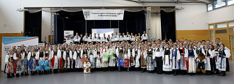 Gruppenbild aller Teilnehmer des 30. ...