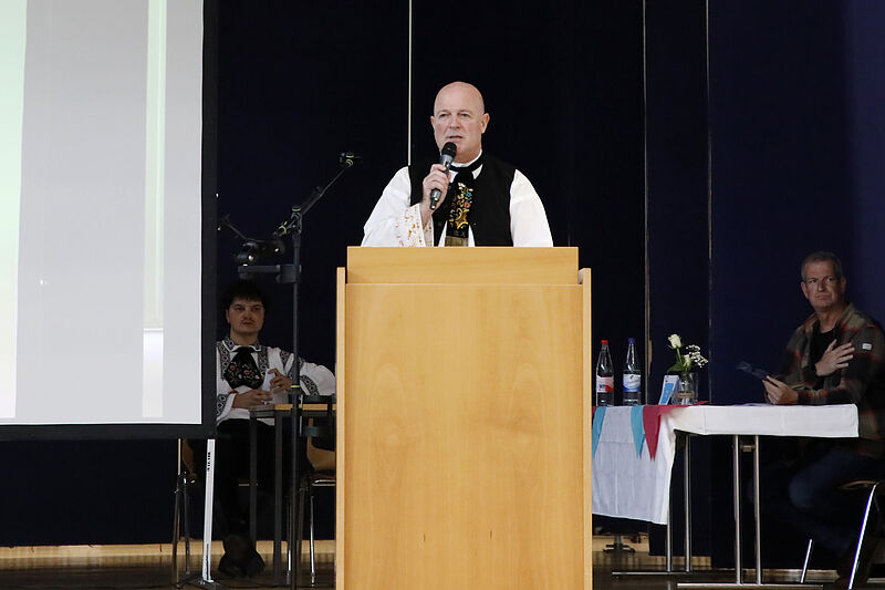 Bundesvorsitzender Rainer Lehni hlt ein Gruwort ...