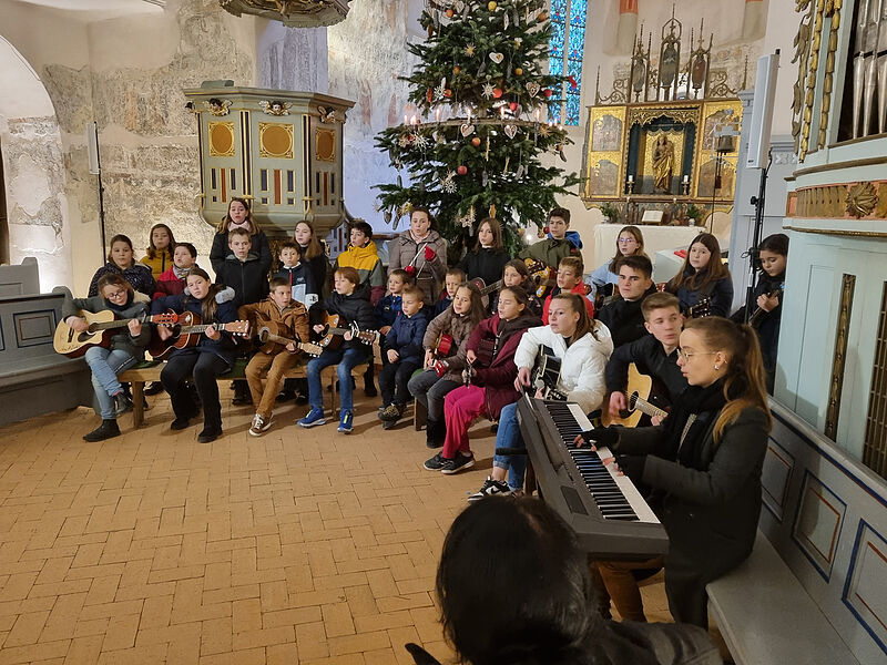 Der Heltauer Kinderchor bei den Aufnahmen fr den ...