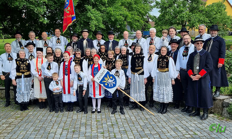 Die Zeidner Nachbarschaft war mit einer starken ...