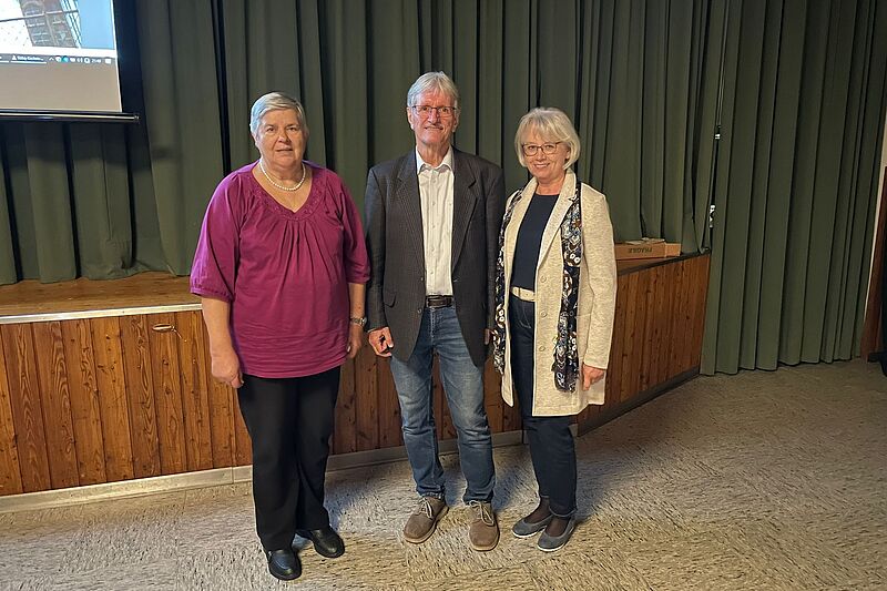 Von links: Nachbarmutter Gertrud Time, Rudolf ...