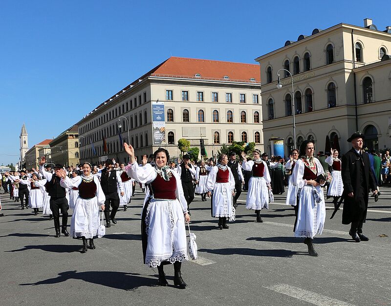 Die Tracht der Groauer Landler umfassend ...