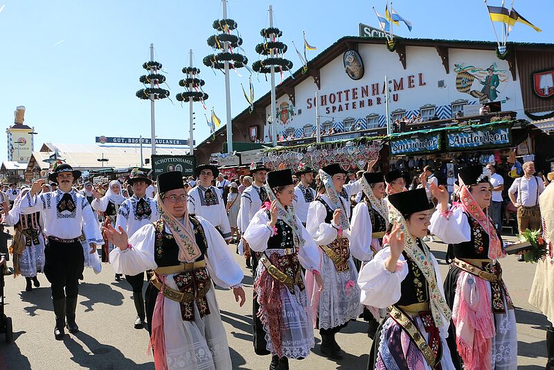 Der Einmarsch auf die Wiesn war ein ...