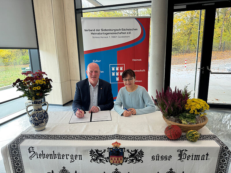 Rainer Lehni und Dagmar Baatz unterzeichnen das ...