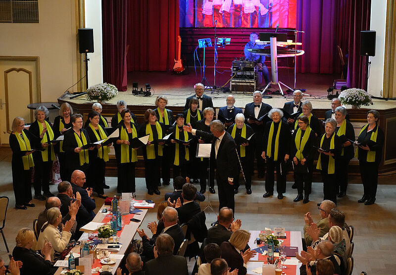 Chorpremiere „Liederkranz“ unter Leitung von ...