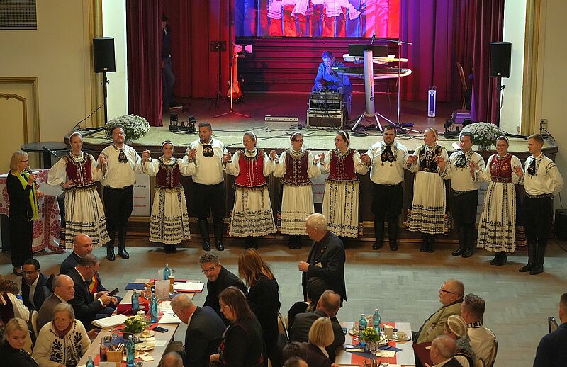 Tanzgruppe Nürnberg nach großem Auftritt, ...