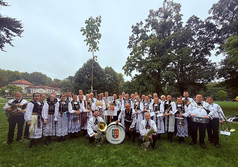 Vor dem Umzug: Siebenbrger Blaskapelle Bblingen ...