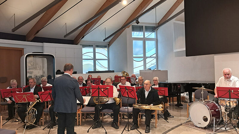 Die Vereinigte Blaskapellen Baden-Württemberg bot ...