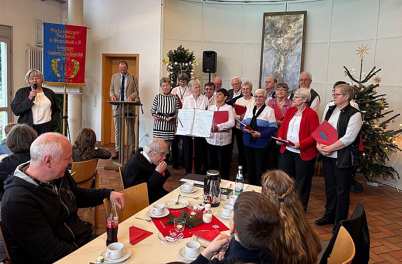 Die Singgruppe unter der Leitung von Ute Hermann ...