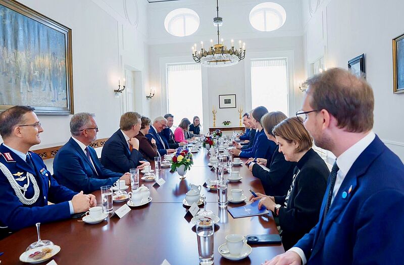 Bundesprsident Steinmeier im Gesprch mit ...