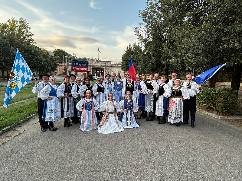Die Vereinigte Siebenbrgische Tanzgruppe aus ...