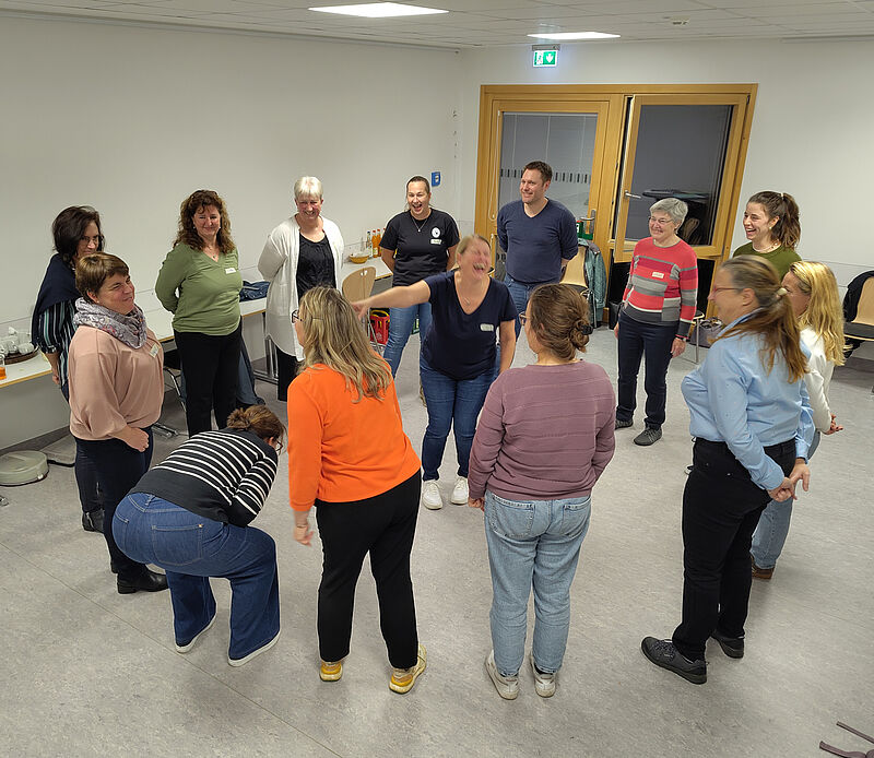 Das Ausprobieren einiger Kennenlernspiele sorgte ...