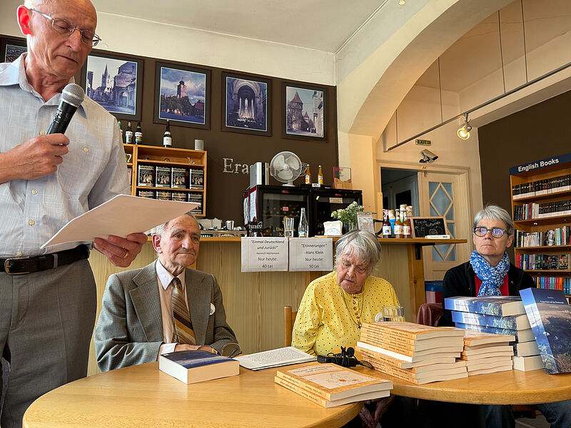 Dr. Hans Klein (2. v.l.) bei der Vorstellung ...