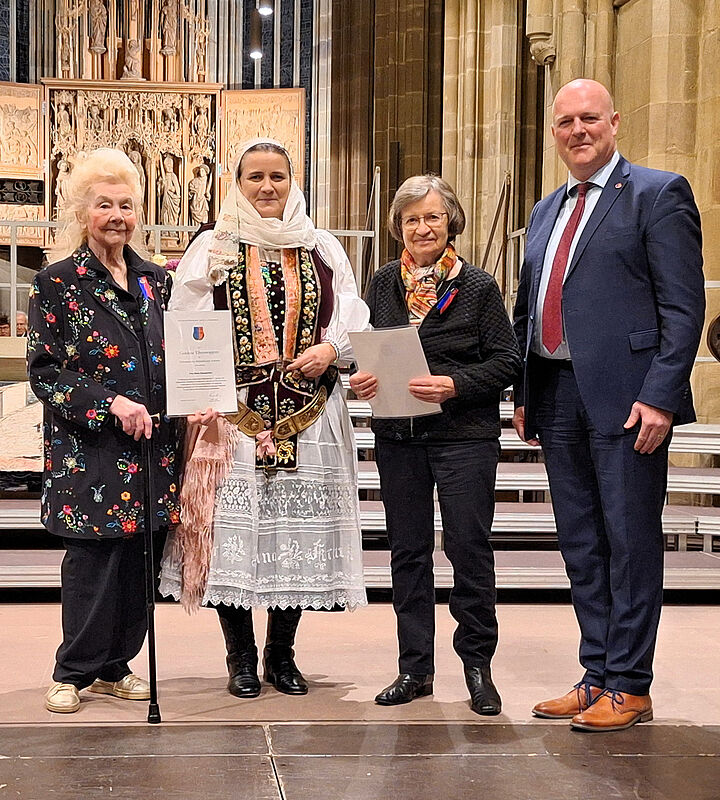 Bundesvorsitzender Rainer Lehni, assistiert von ...