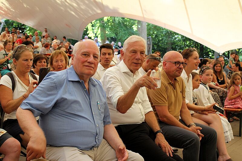 Ehrengste beim 49. Begegnungsfest auf dem ...