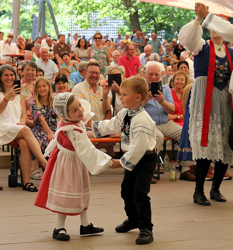 Die jngsten Tnzer Melissa und Julian (beide ...