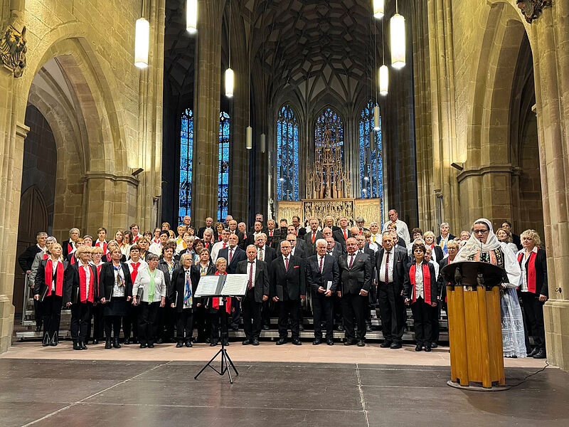 Kreisgruppenvorsitzende Ines Wenzel (rechts) ...