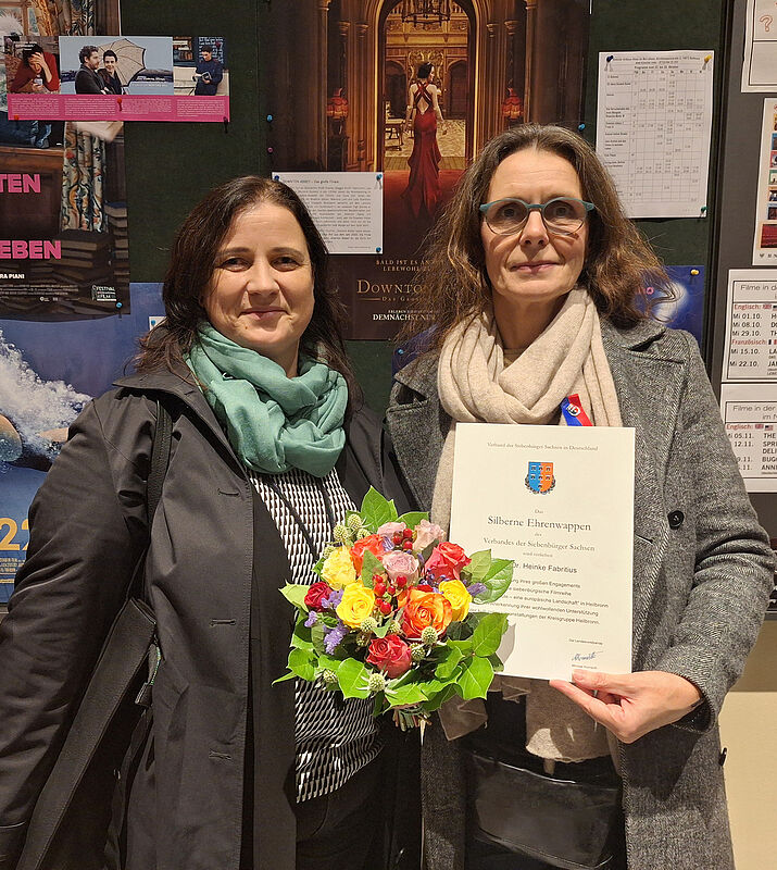 Ines Wenzel (links), stellvertretende Vorsitzende ...