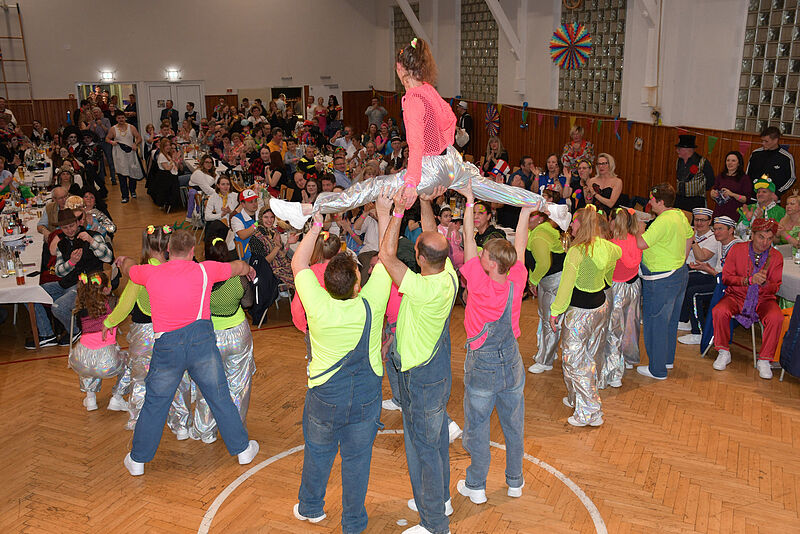 Stimmungsvoller Faschingsball in Heusenstamm ...