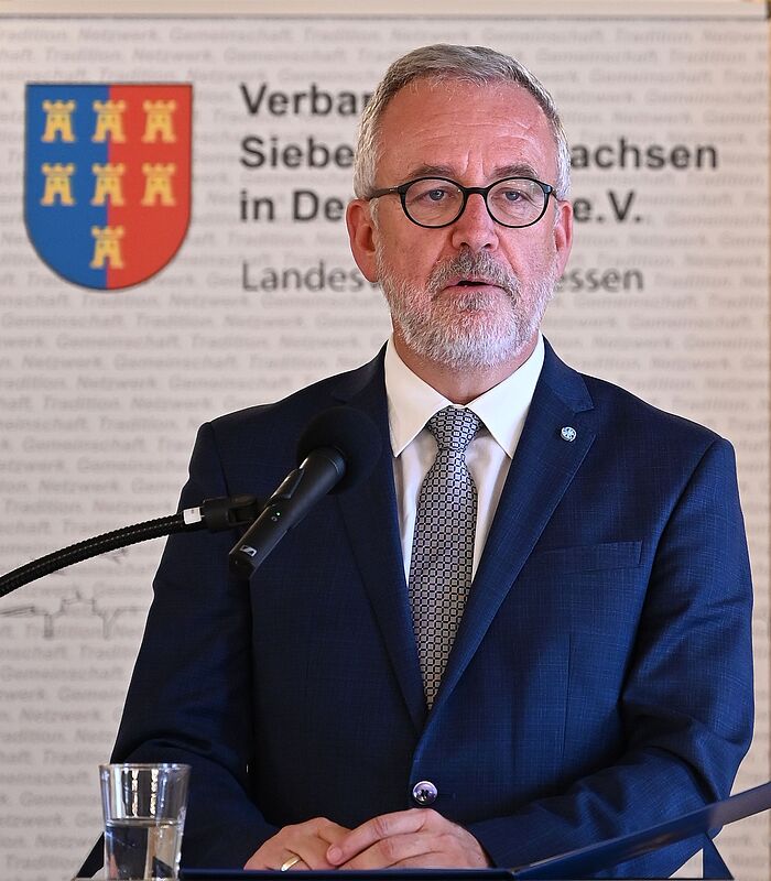 ber ein Jahrzehnt lang stand der Siebenbrger ...