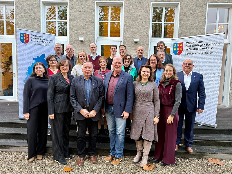 Gruppenfoto des neuen Landesvorstandes Hessen mit ...