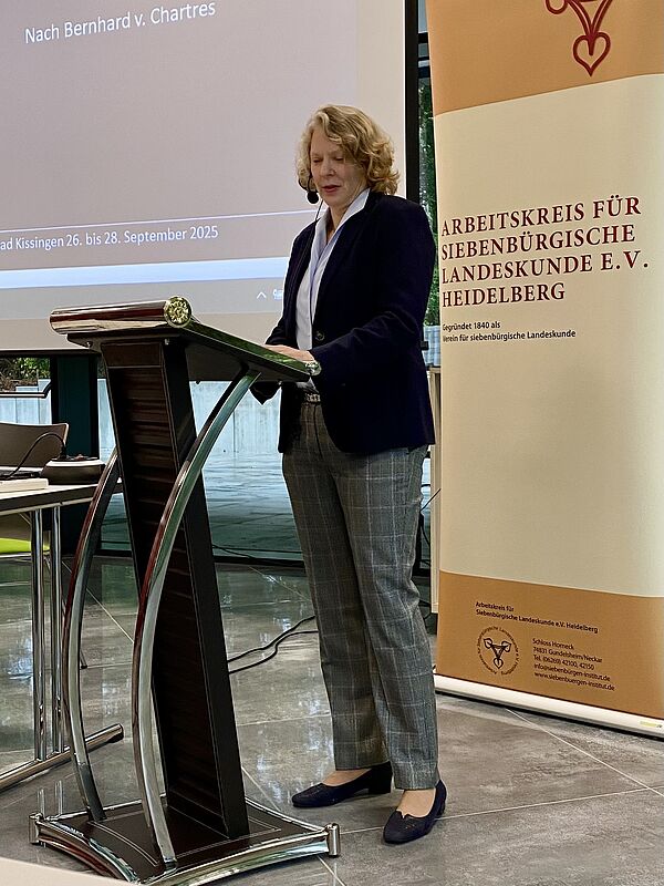 Dr. Ingrid Schiel whrend ihres Vortrages: ...