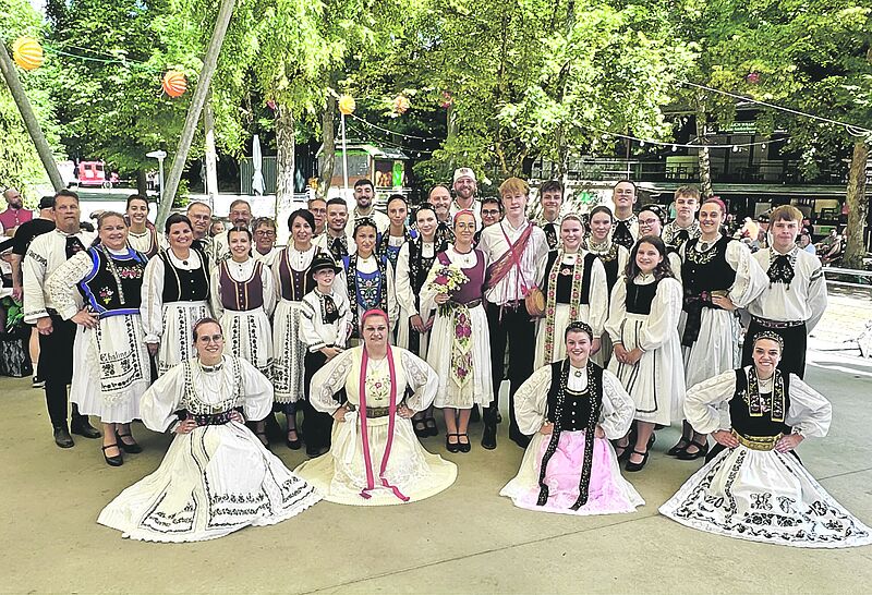 Herzis mit Cleveland Saxon Dance Group beim ...