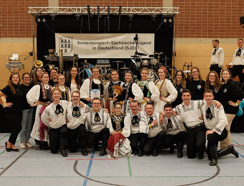 Die Jugendtanzgruppe München in Pleinfeld. Foto: ...