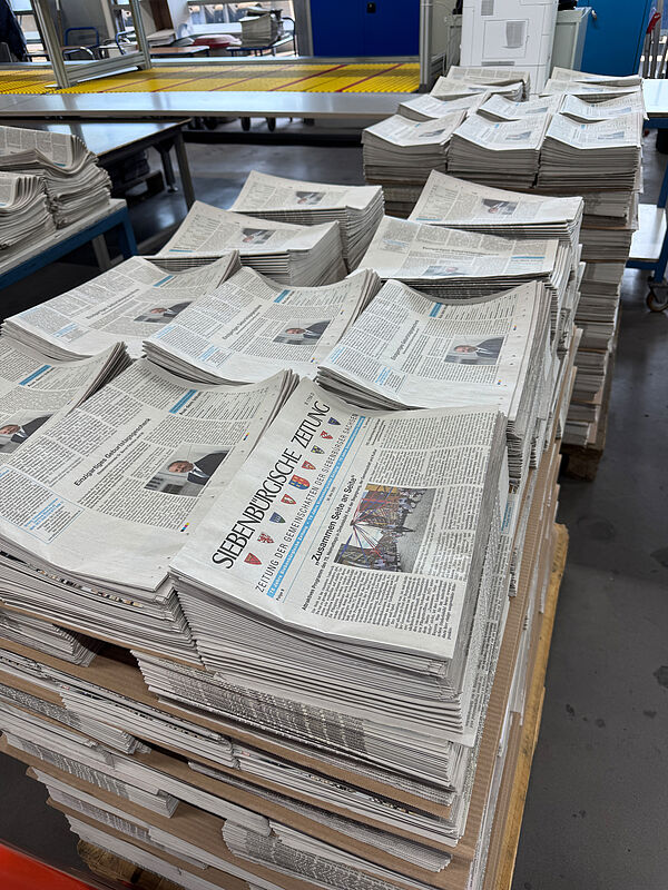 Zwei Paletten der Siebenbrgischen Zeitung gehen ...