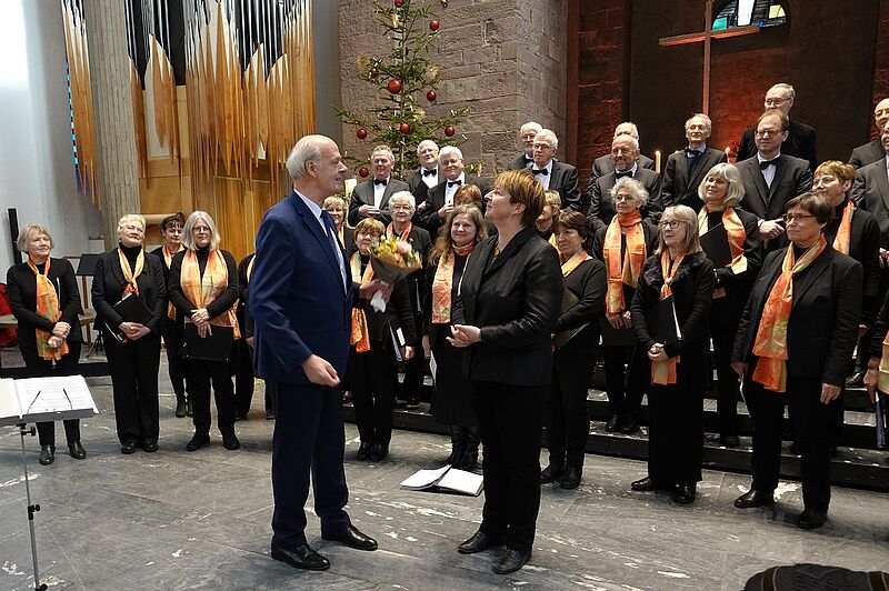 Blumen an Andrea Kulin von der Kreisgruppe ...