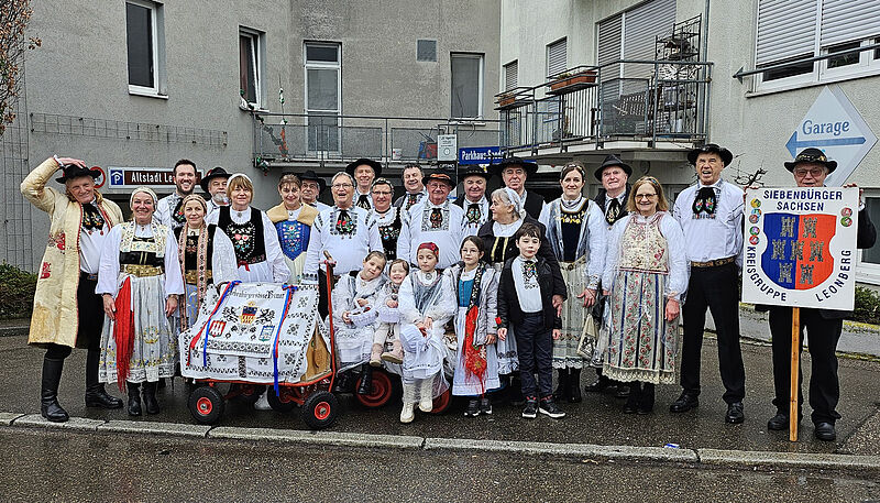 Siebenbrger Sachsen beim Pferdemarkt in ...