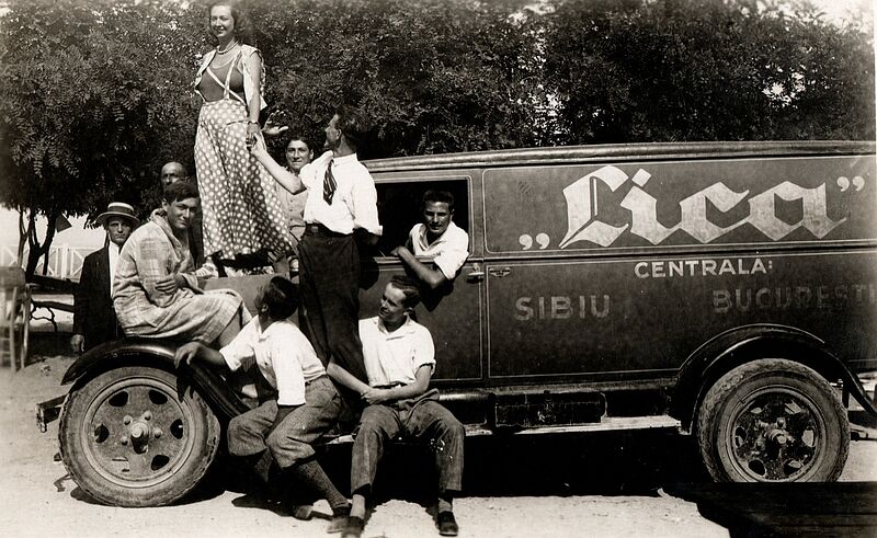 Roaring Twenties in Rumnien: Lieferwagen einer ...