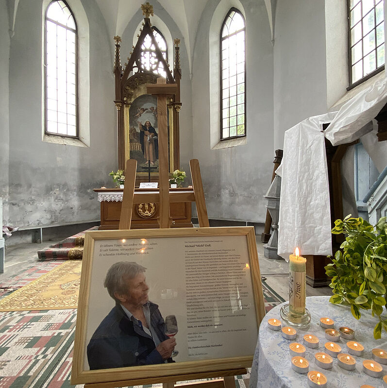 Nach der Gedenkfeier in der Kirche in ...