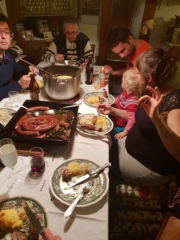 Motters Knoblauchwurst wird geschätzt. ...