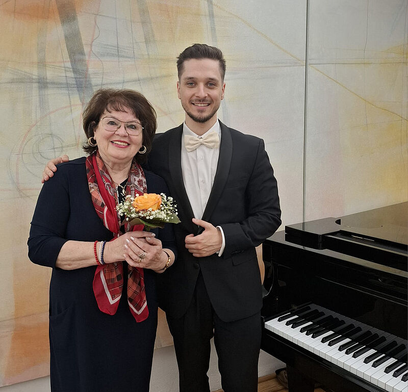 Dagmar Dusil mit Pianist Andrei Preda bei einem ...