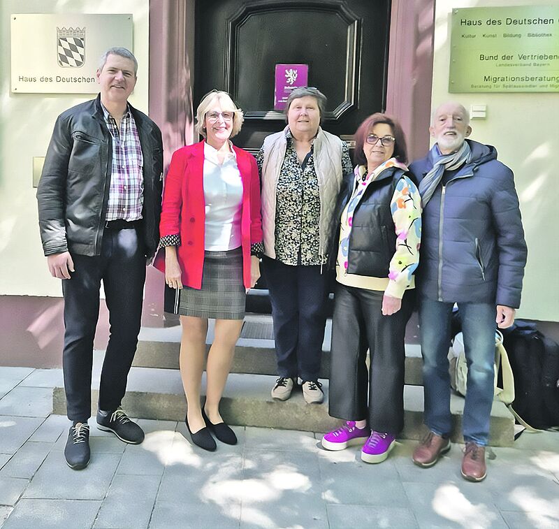 Das neue Team des Neue Kronstdter Zeitung e.V., ...