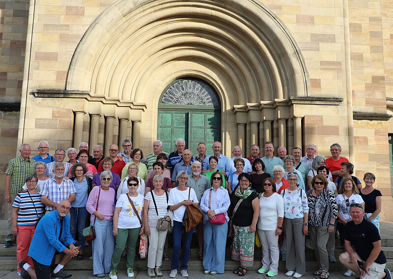 Vor der Klosterabtei in Echternach ...