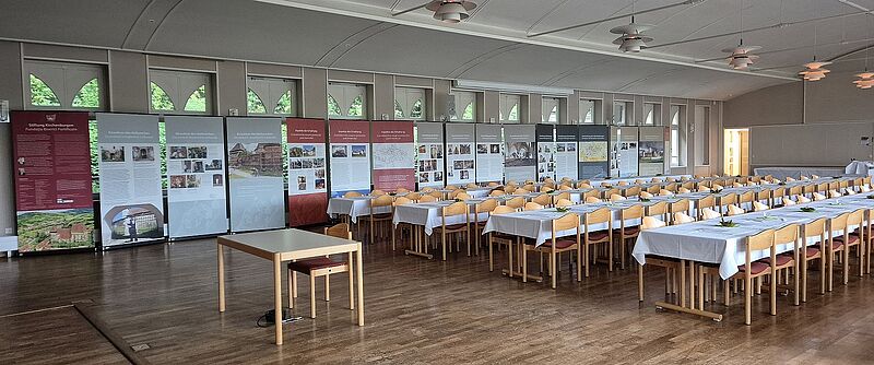 Die Roll-Ups der Ausstellung ...