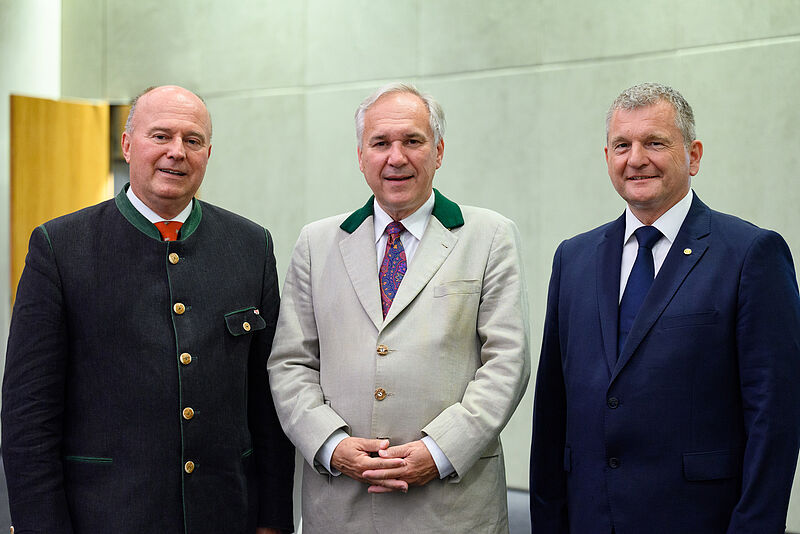 Im Bild (v.l.n.r.): Hartmut Koschyk (Stiftung ...