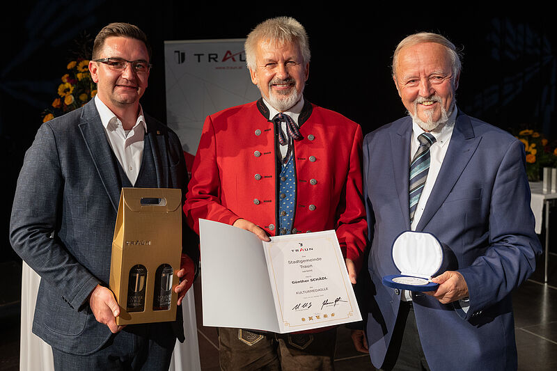 Von links: Brgermeister Ing. Karlheinz Koll, der ...