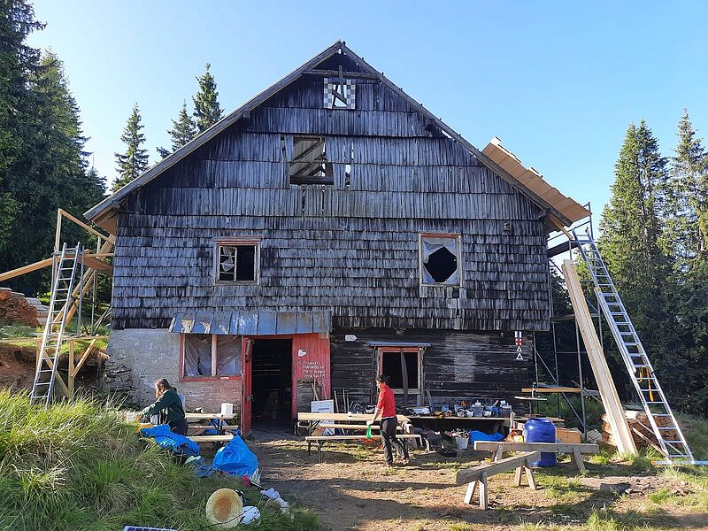 Freiwillige Helfer der Organisation ...