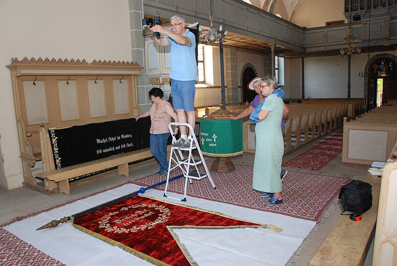 Dokumentation der Kirchenfahnen durch Dr. Irmgard ...