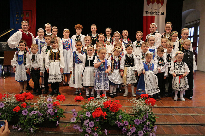 Gruppenbild der Mitwirkenden von „Unser Nachwuchs ...