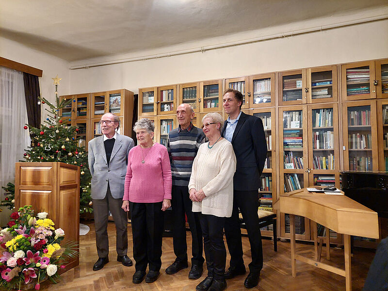 Gruppenbild mit Apollonia-Hirscher-Preisträgern ...