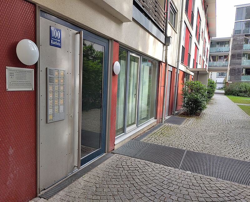 Von außen ist die Geschäftsstelle unauffällig, ...