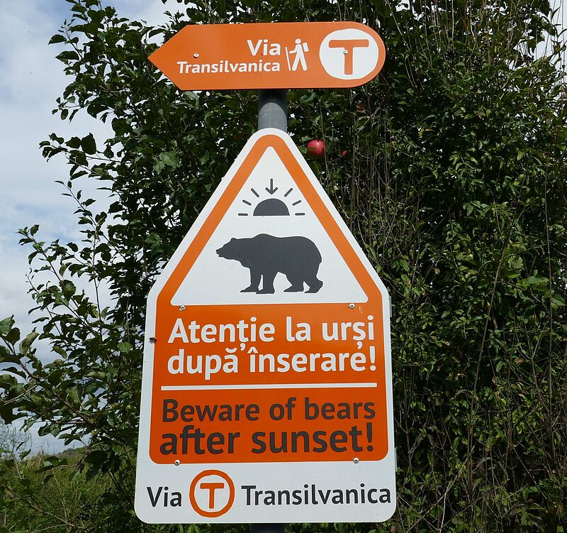 Warnschild vor Bren ...