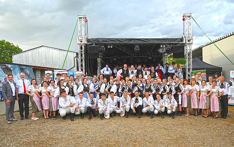 Kulturgruppen beim ersten Weinfest in Bogeschdorf ...