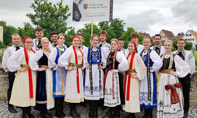 Jugendtanzgruppe Wiehl-Bielstein tanzte mit ...