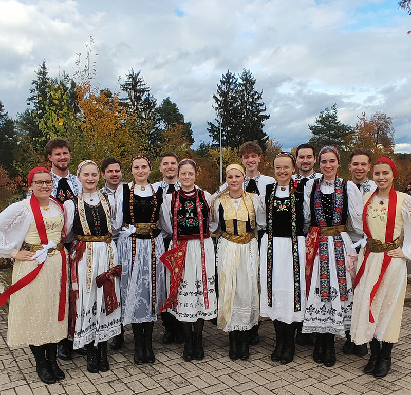 Die Jugendtanzgruppe Wiehl-Bielstein beim ...